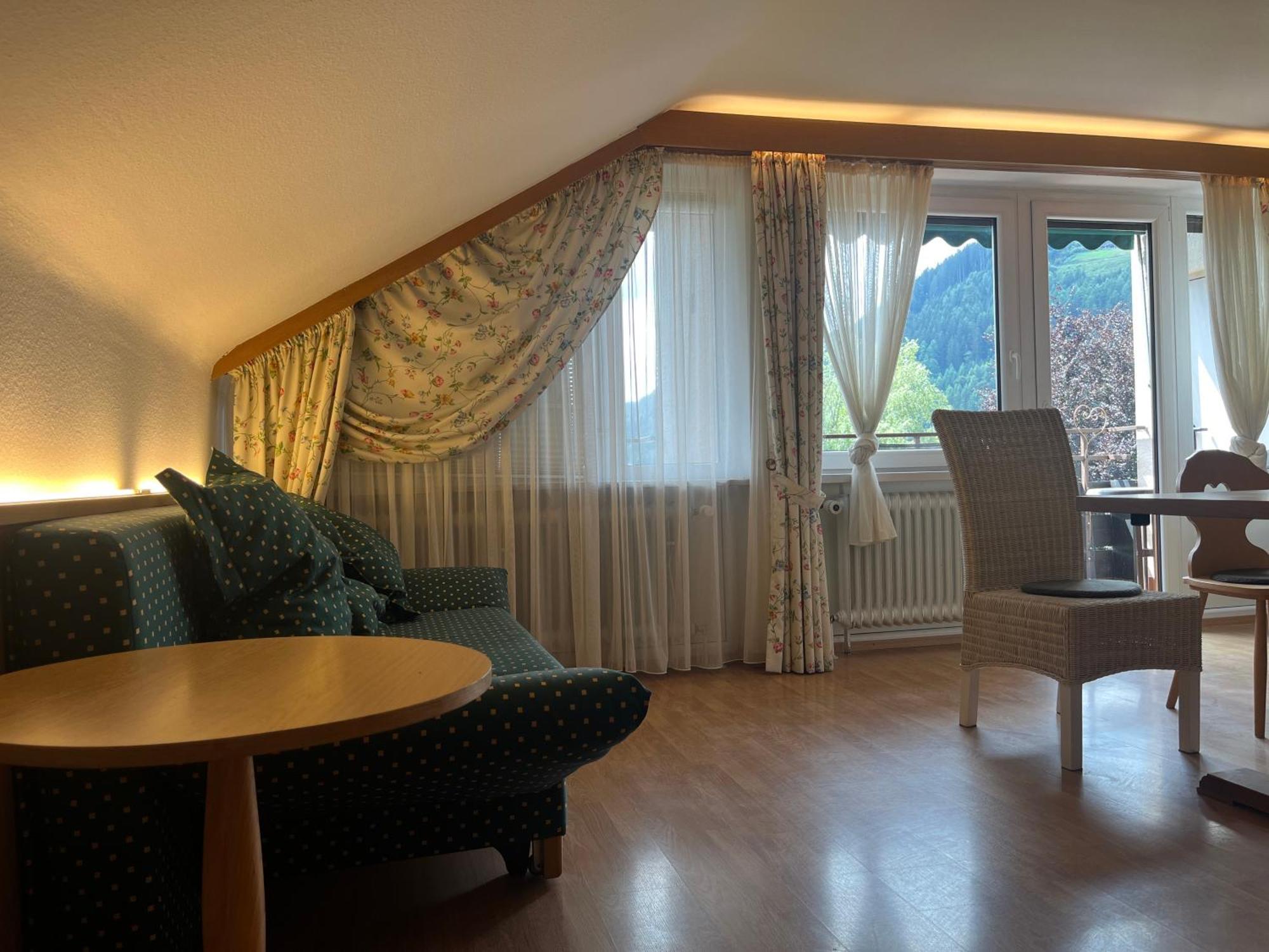 Goldener Hahn B&B Baiersbronn - Ferienwohnungen Mit Hotel Service Nahe Gartenschau Tal X Phòng bức ảnh