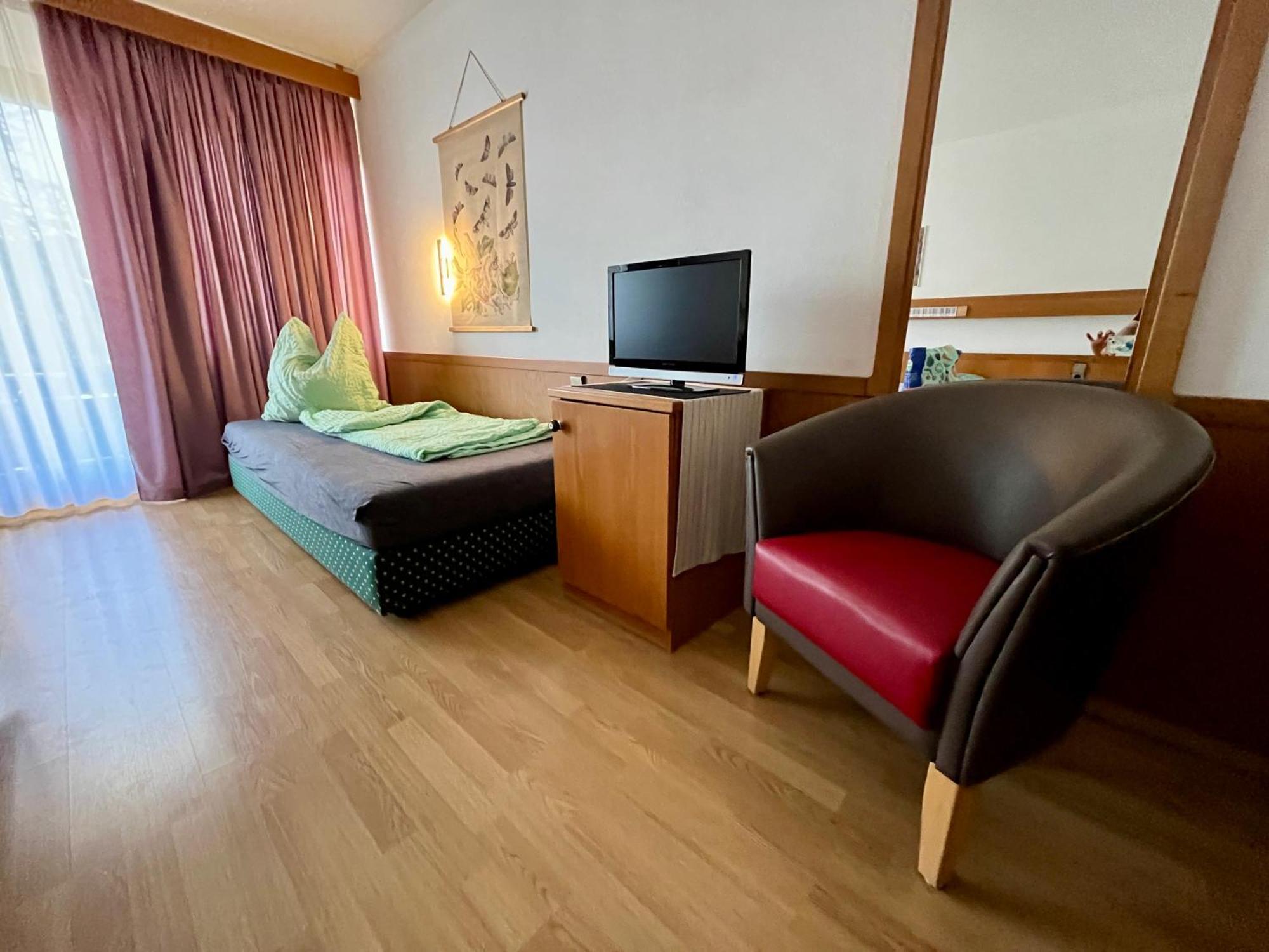 Goldener Hahn B&B Baiersbronn - Ferienwohnungen Mit Hotel Service Nahe Gartenschau Tal X Phòng bức ảnh