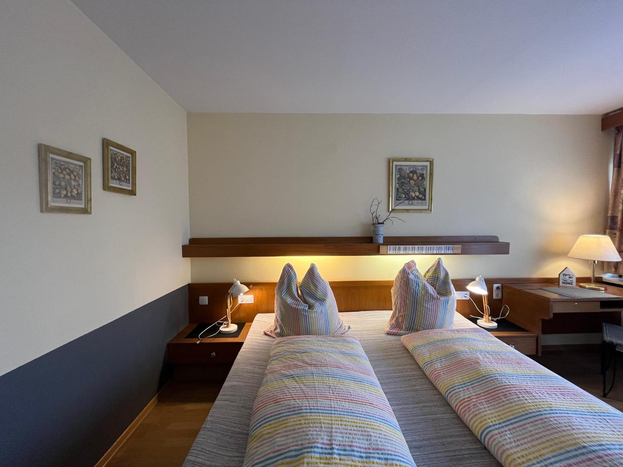 Goldener Hahn B&B Baiersbronn - Ferienwohnungen Mit Hotel Service Nahe Gartenschau Tal X Phòng bức ảnh