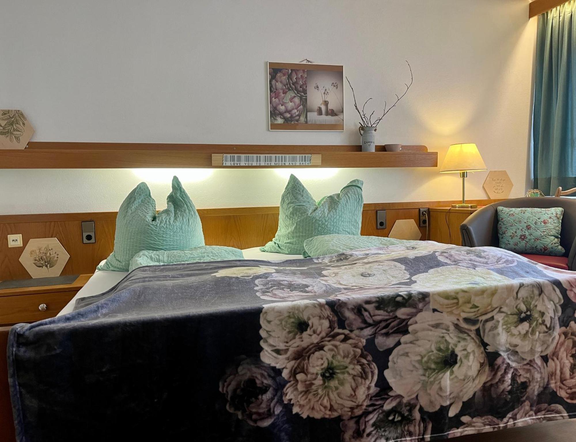 Goldener Hahn B&B Baiersbronn - Ferienwohnungen Mit Hotel Service Nahe Gartenschau Tal X Phòng bức ảnh
